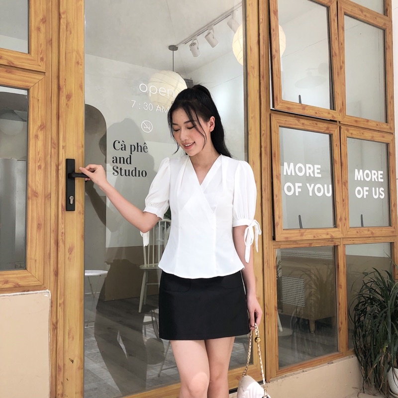 Áo trắng peplum cổ V xinh tưoi