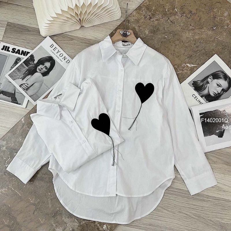 Áo sơ mi trắng ngực phối hình trái tim đen tay dài gài nút 1402