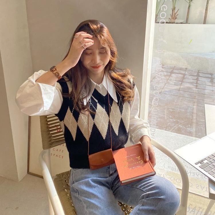 Áo len không tay cổ chữ V họa tiết sọc caro dáng rộng năng động thời trang | BigBuy360 - bigbuy360.vn