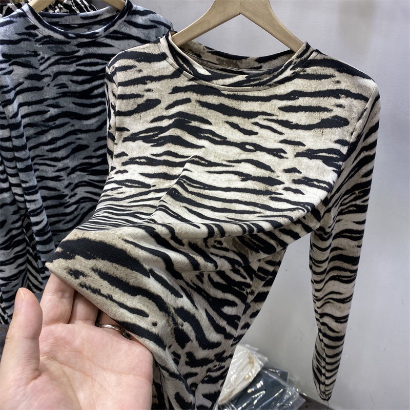 Áo thun tay dài họa tiết sọc ngựa vằn phong cách mùa đông mới sành điệu dành cho nữ