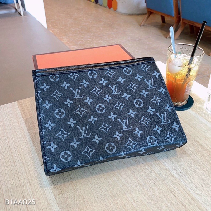 Clutch cầm tay LV, Gucci