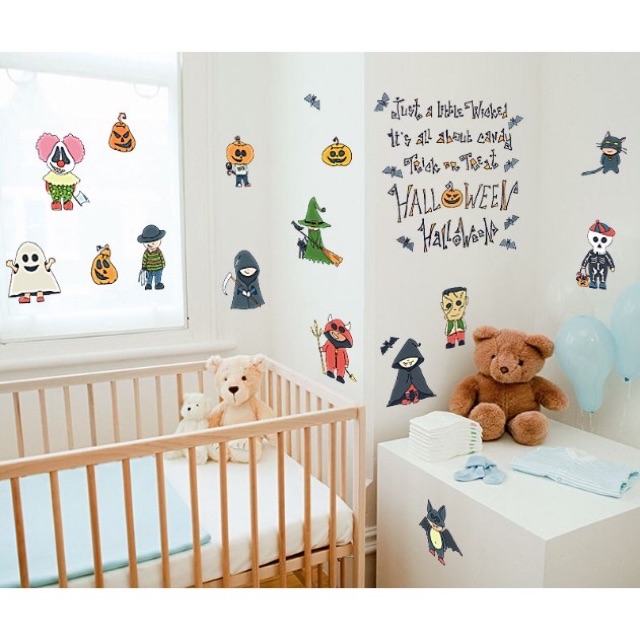 Decal dán tường Halloween - Quỷ yêu vui vẻ kèm chữ