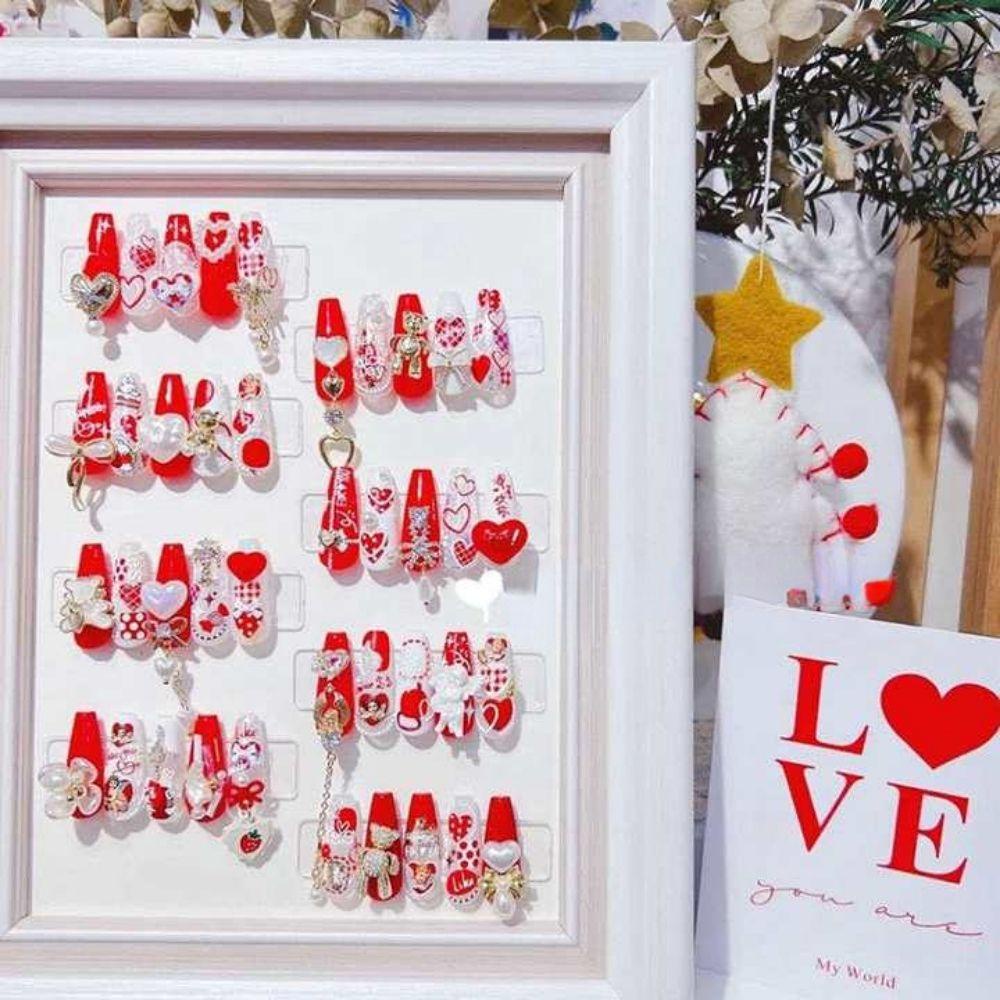 [Hàng mới về] Miếng dán trang trí móng hình trái tim/ thiên thần chạm khắc 5d màu đỏ cho salon DIY