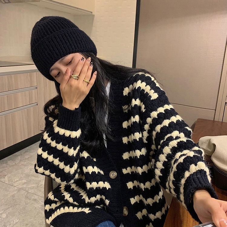 Áo khoác len cardigan họa tiết sọc trắng đen phong cách Hàn Quốc thời trang cho nữ