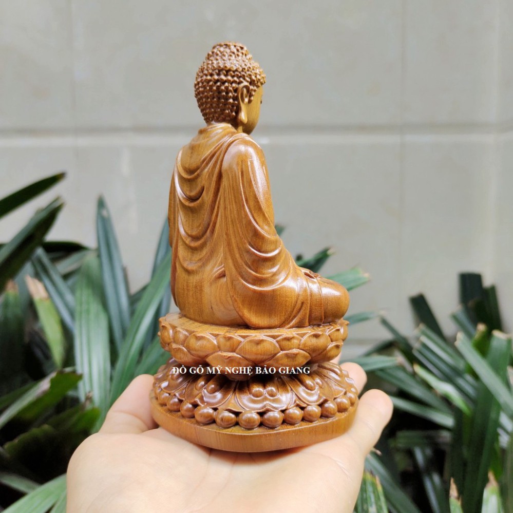 Tượng ngài Thích Ca bằng gỗ