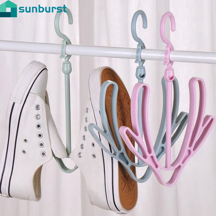 Móc treo giày nhựa xoay 360 độ tiện dụng