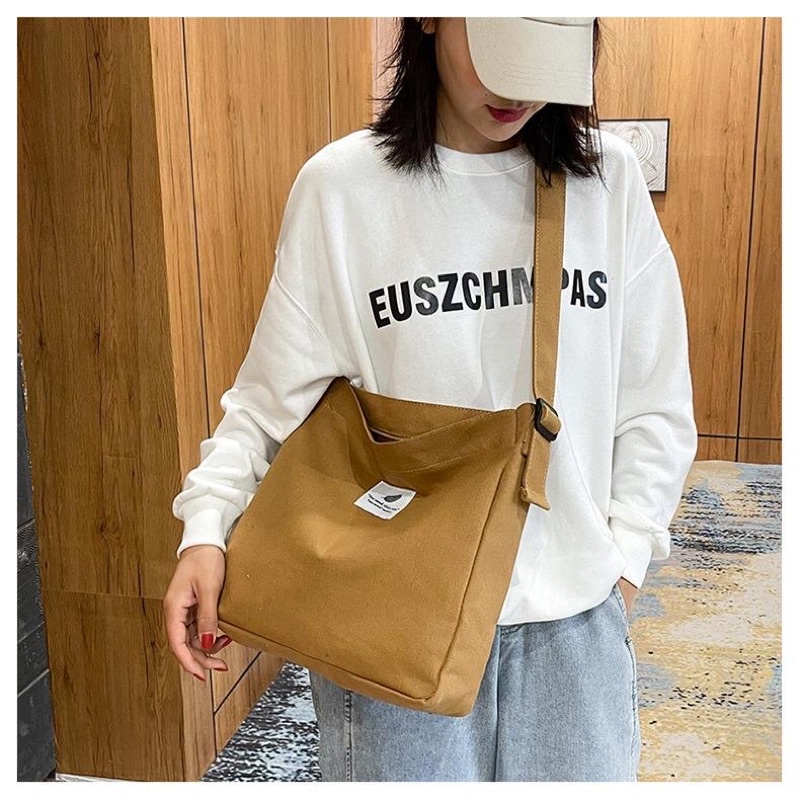 Túi đeo chéo travel logo chiếc lá “you need this one”(hình+ video thật)