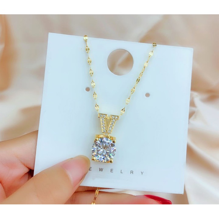 Dây chuyền titan chữ V đính đá siêu đẹp, bền màu, hợp thời trang