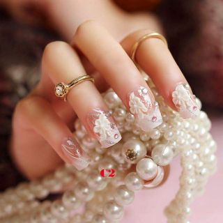 Móng tay giả đính đá
