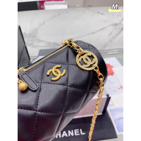 Túi đeo chéo nữ C.N charm trống sz20x13cm dây gắn charm cực điệu(2 màu :đen&amp;trắng)