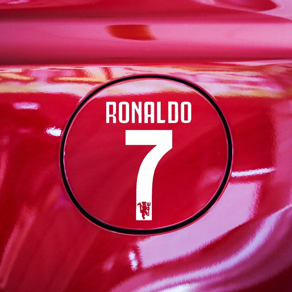 Miếng Dán Phản Quang Hình Manchester United Cristiano Ronaldo CR7 Trang Trí Nắp Bình Xăng Xe Hơi / Laptop / Ipad / Điện Thoại