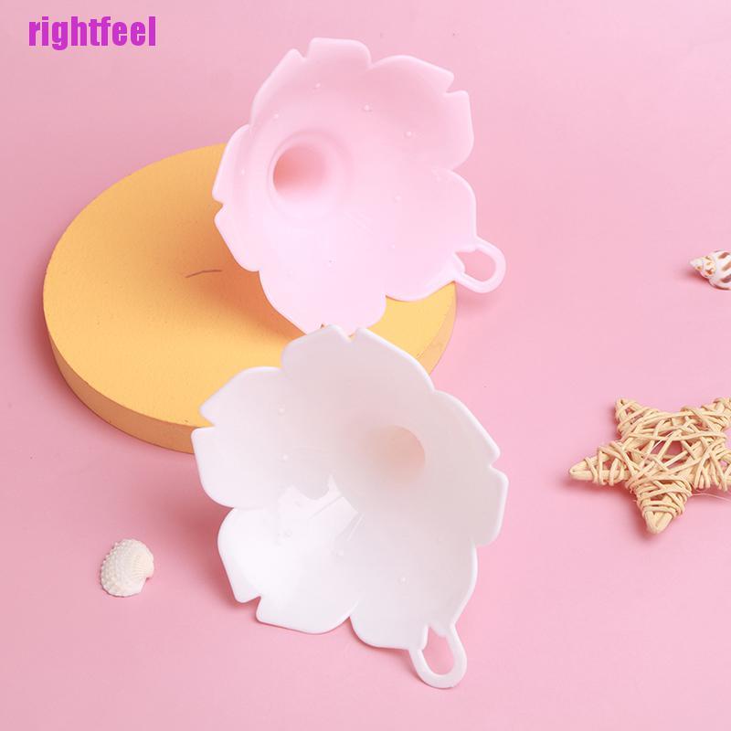 Phễu Rót Chất Lỏng Với Hoa Sen