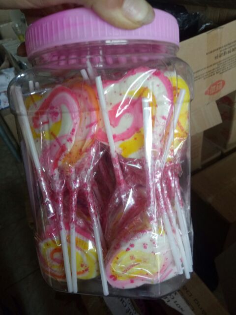 Kẹo mút hình trái tim ( hộp 50 que)