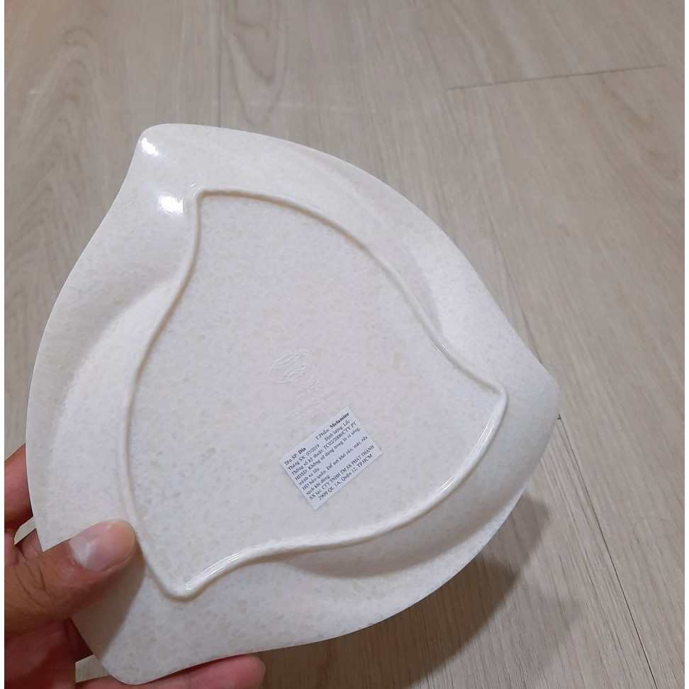 Dĩa Nhựa Tam Giác Vân Đá Kem 27cm