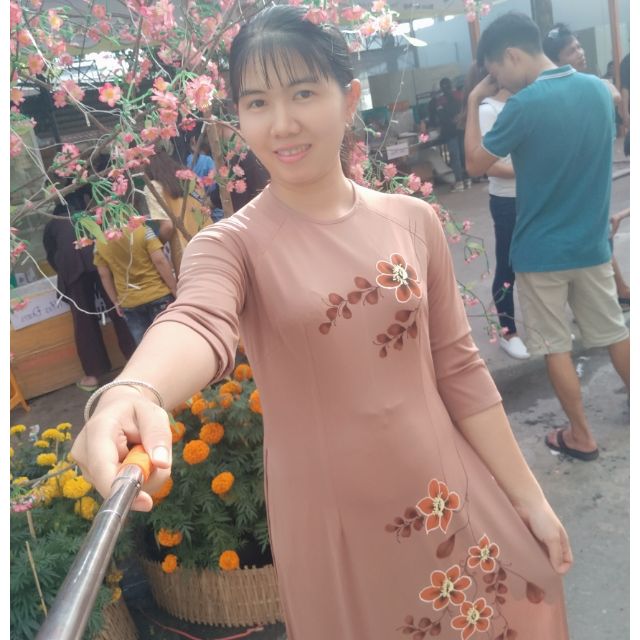 Áo dài vẽ hoa sa la