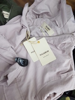 Áo gió Pull n bear dư xịn bao check tẹt