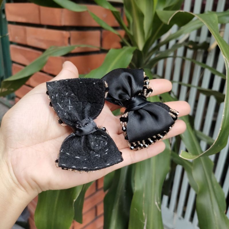 Nơ trang trí giày kết cườm phối ruy băng