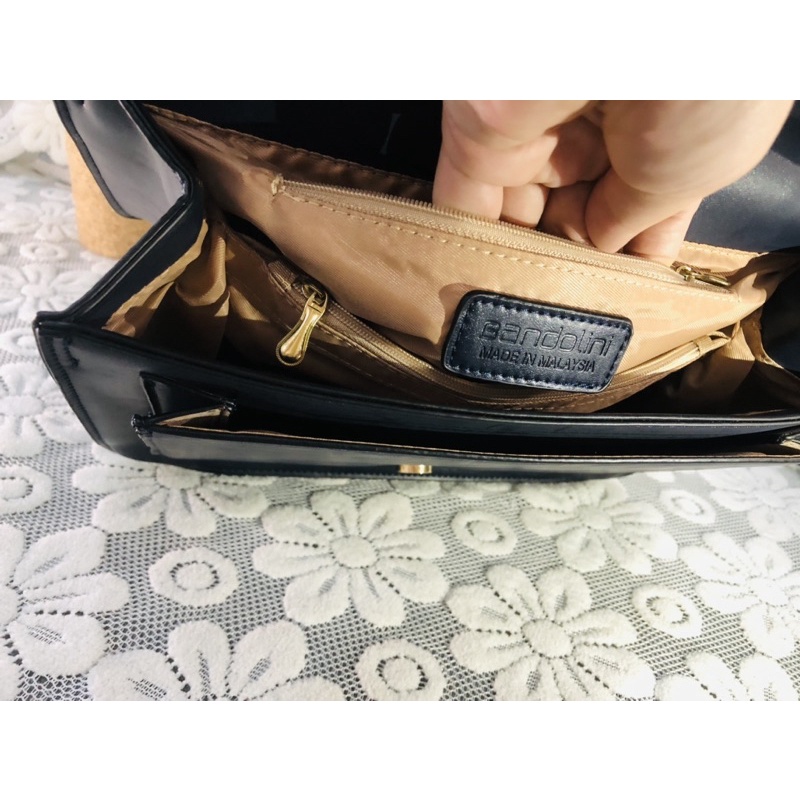 Túi công sở Bandolini trưng bày thanh lý