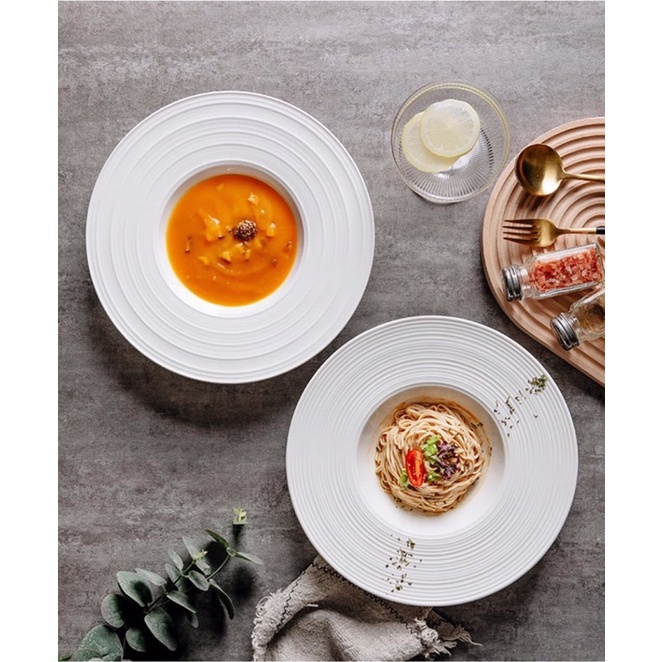 Đĩa mỳ ý trắng vân sóng phong cách nhà hàng phương tây