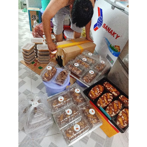 Combo 2 bánh bông lan chuối sô cô la hạnh nhân
