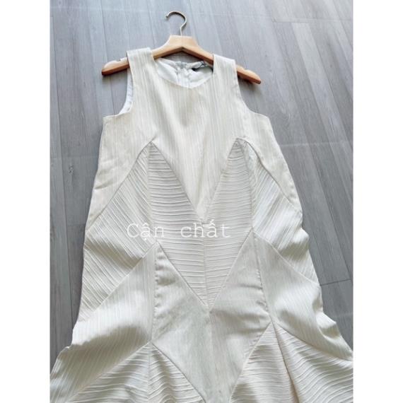 VÁY SUÔNG MÀU KEM SÁT NÁCH ĐUÔI CÁ VÂN SÓNG DÁNG DÀI CHO NỮ