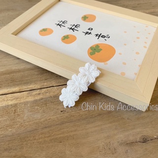 Kẹp tóc trắng xinh xắn cho bé