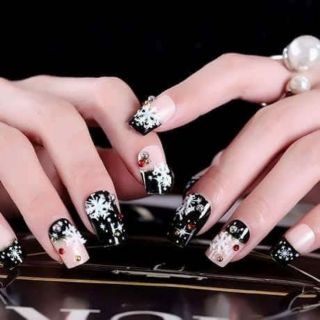 Com bo Sỉ móng giả