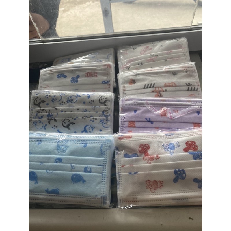 Hộp 50 chiếc khẩu trang y tế trẻ em mix màu duy ngọc