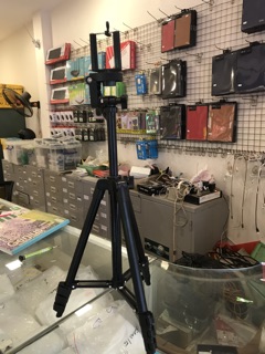 Giá đỡ điện thoại Tripod Kèm Remote Bluetooth