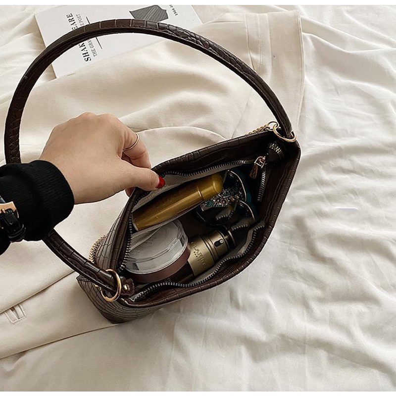 Túi Đeo Chéo Dạng Xô Phong Cách joker Cổ Điển Cho Nữ