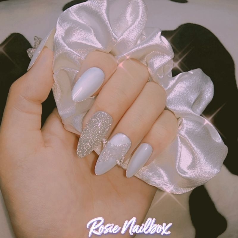 Nailbox Móng úp màu trắng mix mắt mèo nhũ kim cương sang chảnh phù hợp đám cưới, tiệc, dạ hội