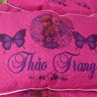 Gối in tên trẻ em.
