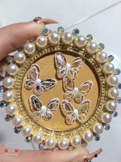 Bướm bột đính móng