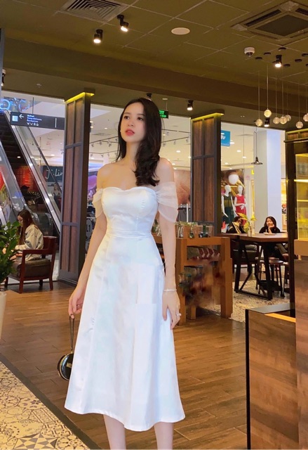Đầm dự tiệc trắng trễ vai phi phối lưới | BigBuy360 - bigbuy360.vn