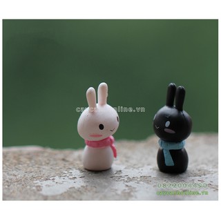 Tượng mô hình thỏ đen thỏ trắng quàng khăn đáng yêu