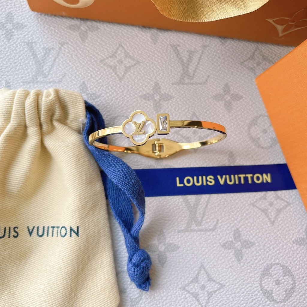 Vòng Tay Louis Vuitton Bằng Thép Titan Họa Tiết LV Monogram