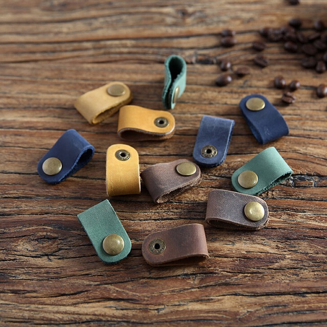 [DA THẬT]Combo 2 Kẹp Cố Định Dây Tai Nghe Dây Sạc Da Bò Thật | BigBuy360 - bigbuy360.vn