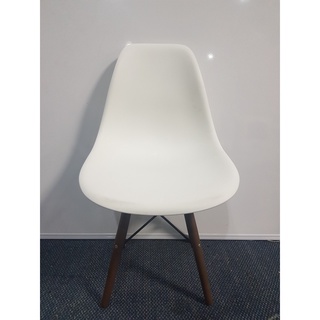 Ghế nhựa chân gỗ EAMES