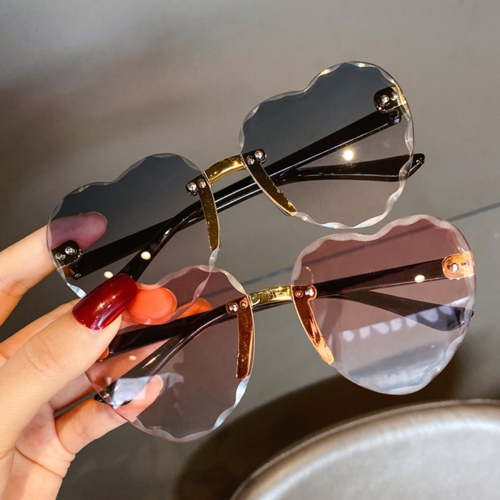 Kính mát gọng trái tim hoạt hình dễ thương cho bé