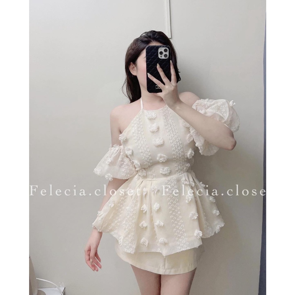 Áo hoa nổi trễ vai cổ yếm tiểu thư