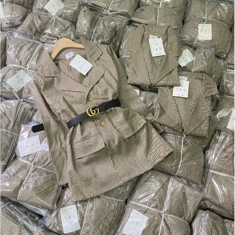 Áo vest kẻ nắp túi