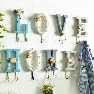 Móc quần áo treo tường hình chữ LOVE HOME bằng gỗ
