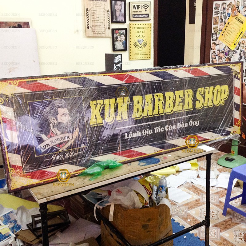 Biển Barber Size 20x60cm Nền In Vân Gỗ Sang Trọng - Trang Trí Quán Tóc Cực Độc