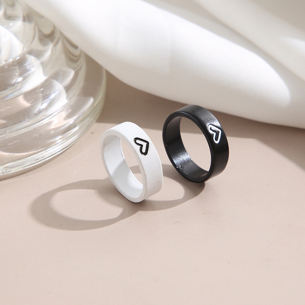 Mới set 2 Nhẫn Hình Trái Tim Màu Trắng Đen Đơn Giản Sáng Tạo Cho Cặp Đôi