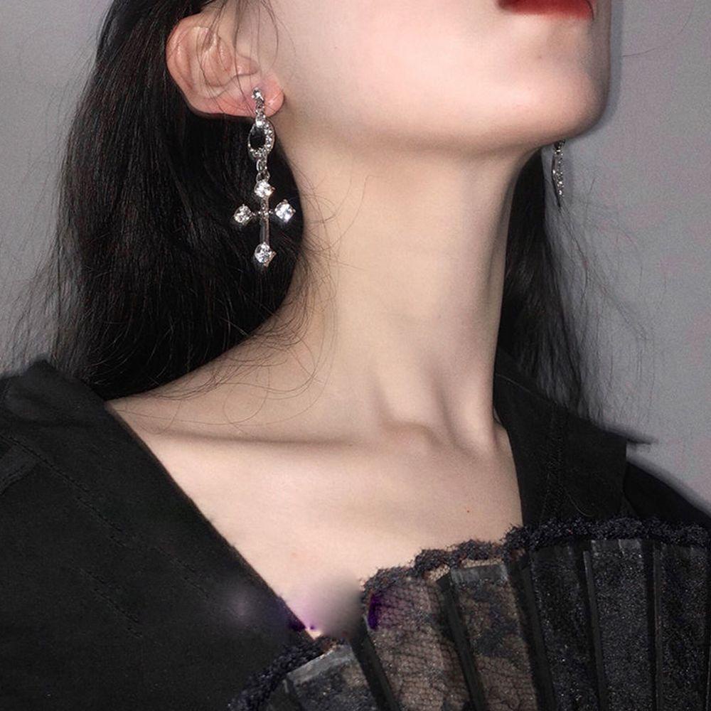 Bông Tai Thời Trang Hình Bướm Kiểu Gothic Cổ Điển Sáng Tạo 2Lip Cho Nữ