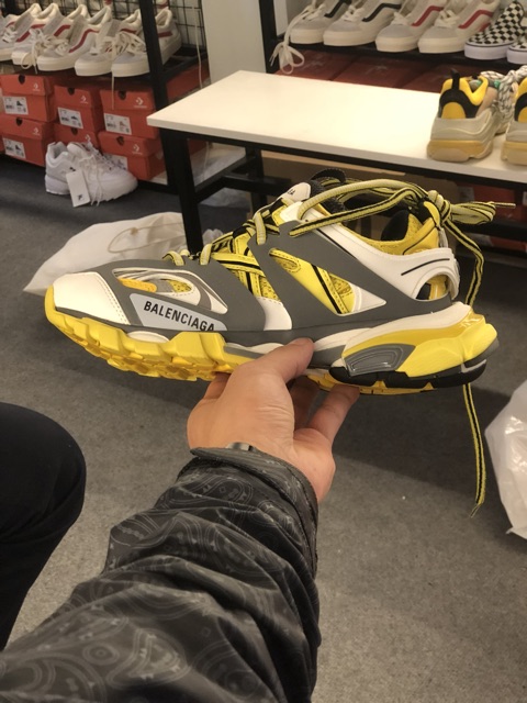 Giày track vàng (1:1) sẵn 36 đến 45 full phụ kiện | BigBuy360 - bigbuy360.vn