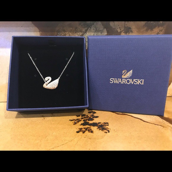 Dây Chuyền Swarovski Swan Pendant, White, Rhodium Plated Thiên Nga