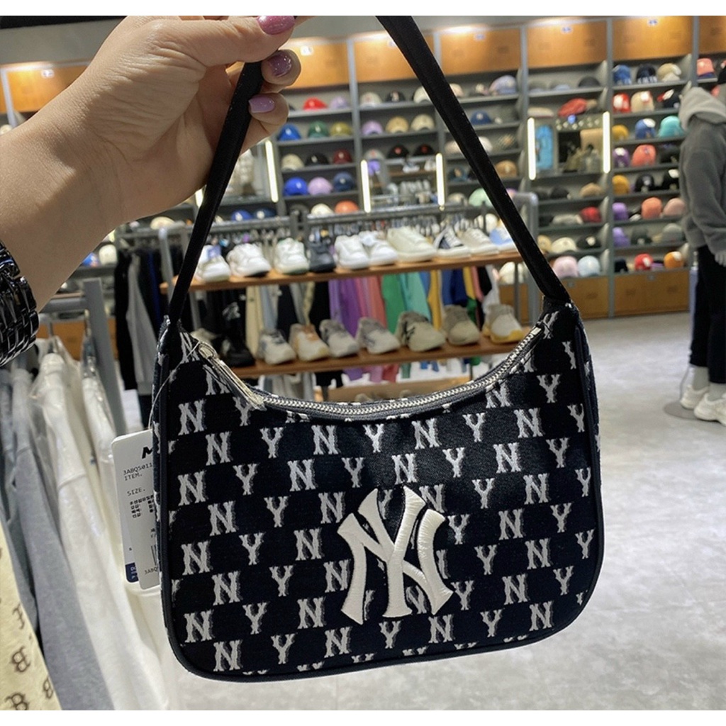 Túi kẹp nách DENIM MLB màu đen