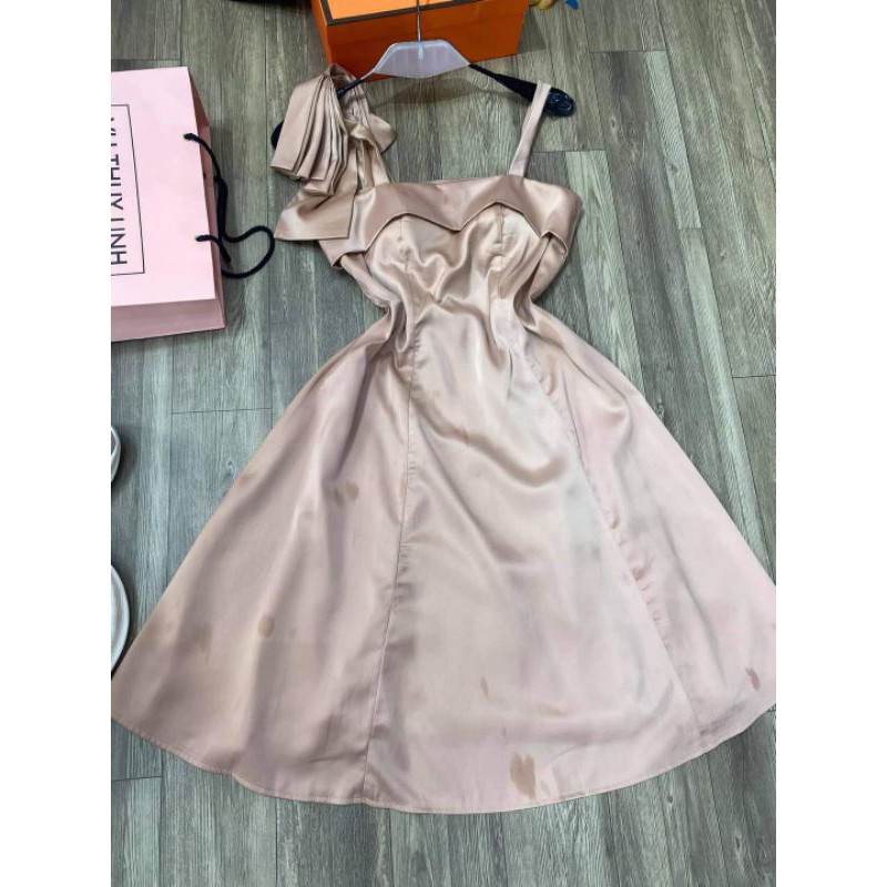 ĐẦM XÒE LỤA NƠ VAI