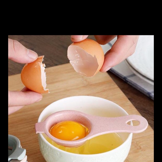 Dụng cụ tách lòng đỏ trứng